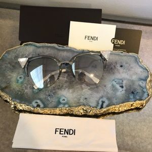 ✨Gorgeous Brand New Fendi Sunglasses ✨